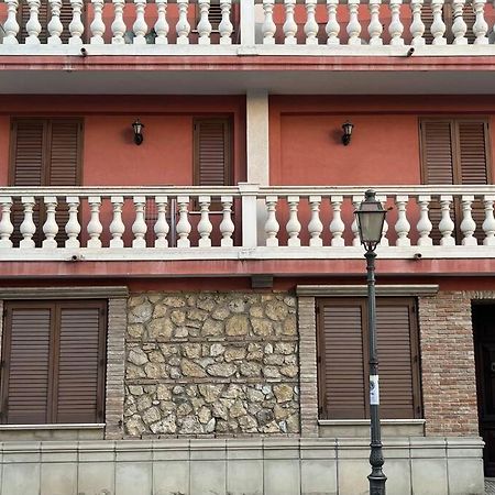 Casa Vacanza Donna Laura Barcellona-Pozzo di Gotto Dış mekan fotoğraf