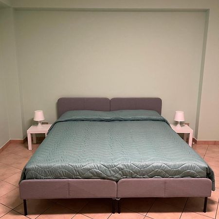 Casa Vacanza Donna Laura Barcellona-Pozzo di Gotto Dış mekan fotoğraf