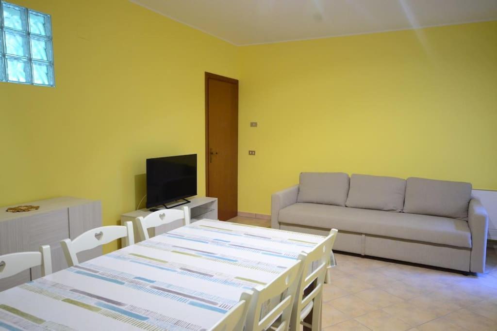 Casa Vacanza Donna Laura Barcellona-Pozzo di Gotto Dış mekan fotoğraf