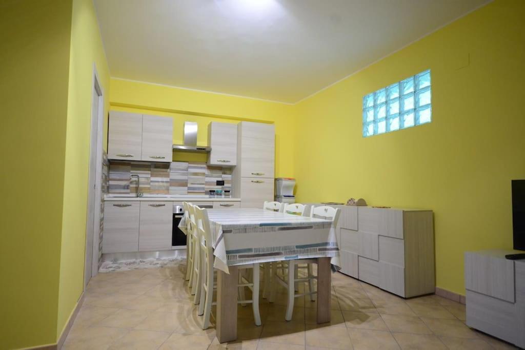 Casa Vacanza Donna Laura Barcellona-Pozzo di Gotto Dış mekan fotoğraf