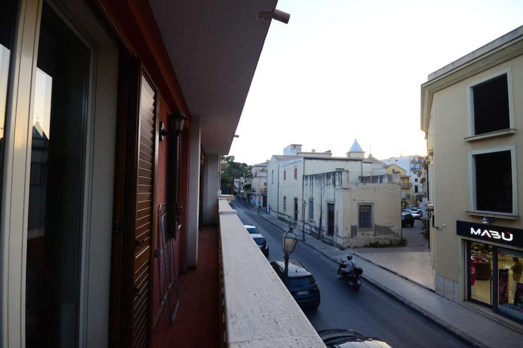 Casa Vacanza Donna Laura Barcellona-Pozzo di Gotto Dış mekan fotoğraf