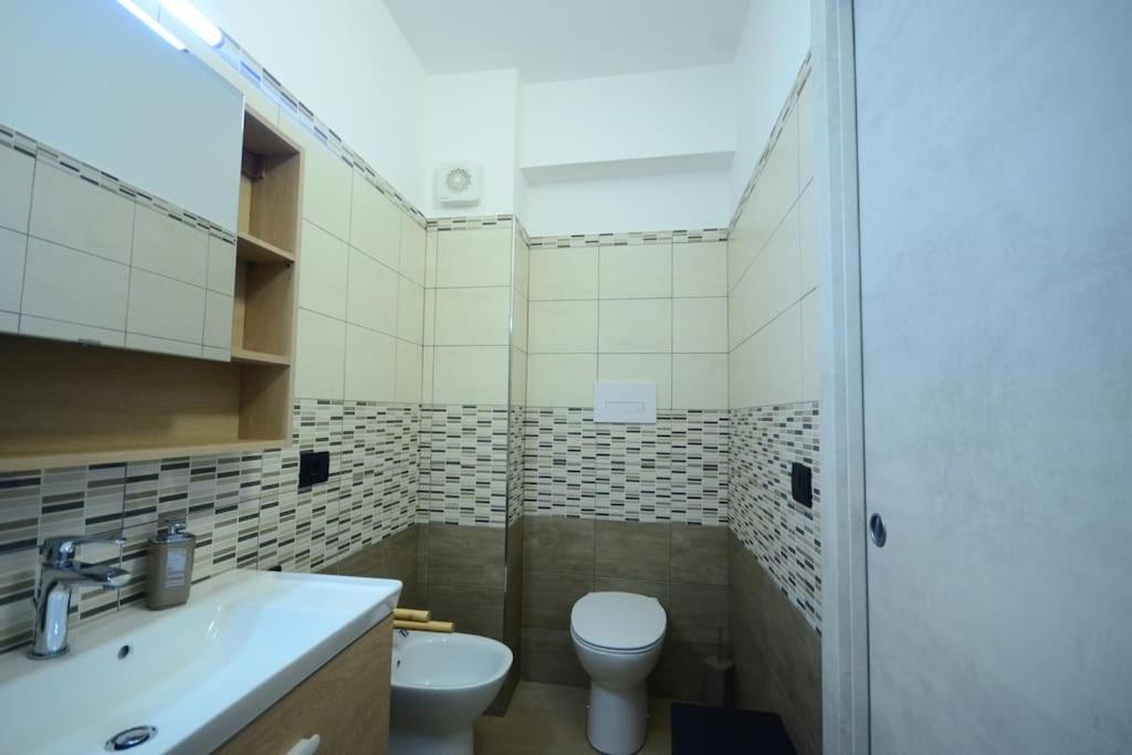 Casa Vacanza Donna Laura Barcellona-Pozzo di Gotto Dış mekan fotoğraf