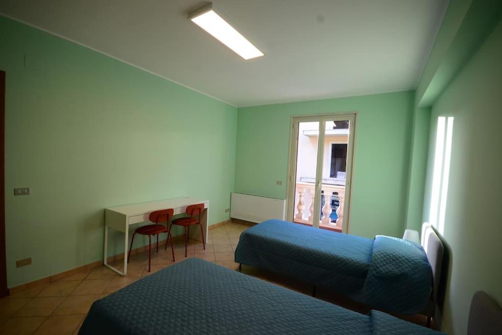 Casa Vacanza Donna Laura Barcellona-Pozzo di Gotto Dış mekan fotoğraf