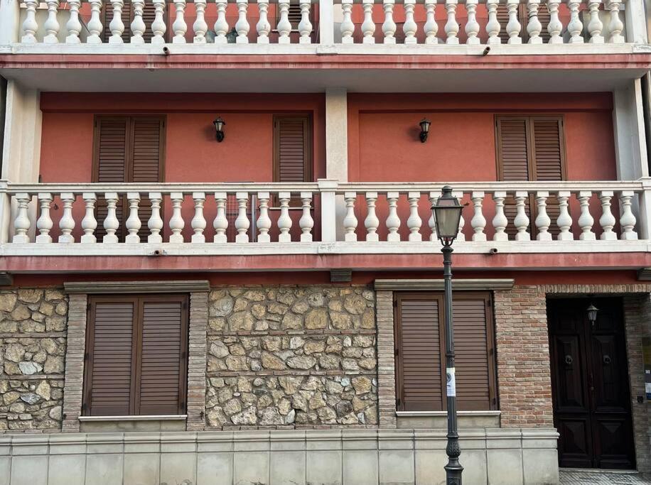 Casa Vacanza Donna Laura Barcellona-Pozzo di Gotto Dış mekan fotoğraf