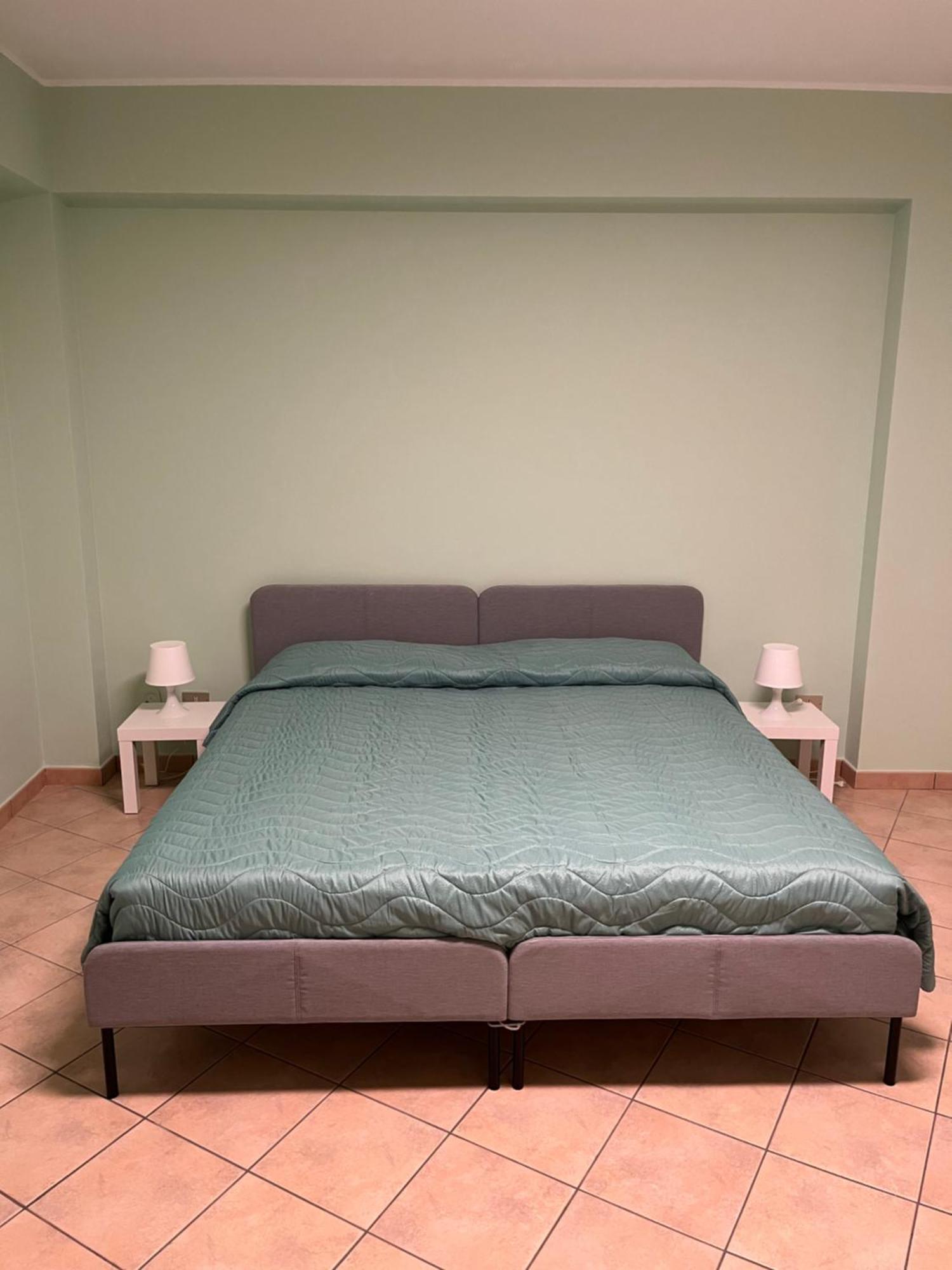 Casa Vacanza Donna Laura Barcellona-Pozzo di Gotto Dış mekan fotoğraf